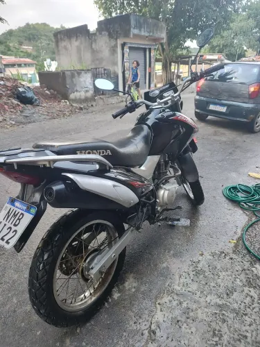 BROS 150 PRETA ( SUCATA FUNCIONANDO)
