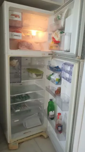 Geladeira toda boa para venda