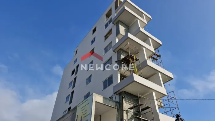 Apartamento em Av. Emanuel Pinto - Centro - Balneário Piçarras/SC