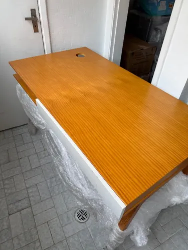 Escrivaninha Tokstok 130x70x75cm usada excelente qualidade