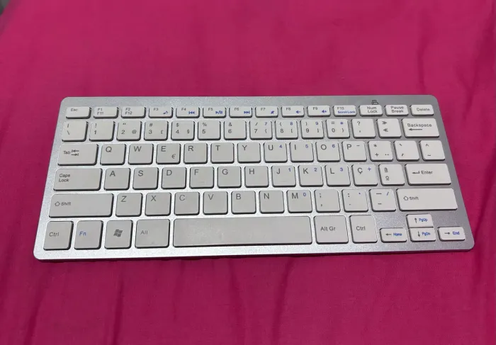 Teclado bluetooth sem fio compacto