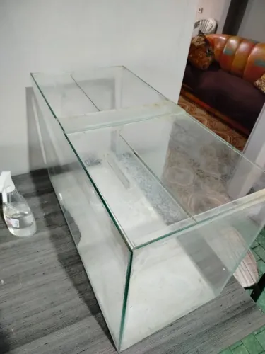 Vendo vidro de aquário de 100 litros com tampa e as pedras