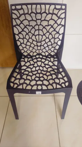 Vendo 3 cadeiras novas para mesa