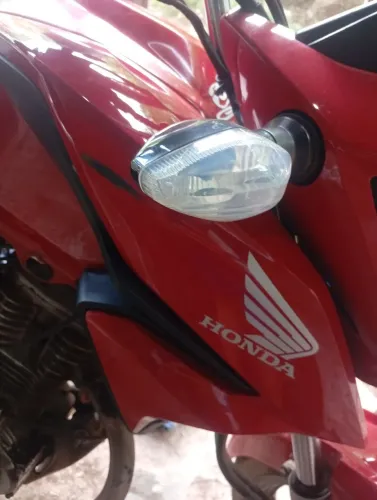 Vendo aba de Titan 2022 conservado com marcas