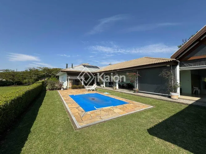 Casa à venda no Condomínio Haras Paineiras em Salto (SP).