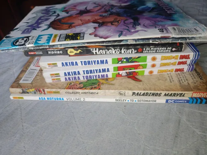 Vendo livros e mangás