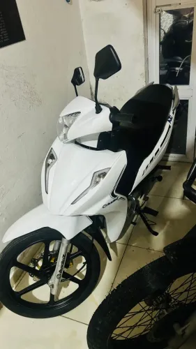 Moto aveloz 125 nova moto de garagem aceito troca em algo do meu interesse