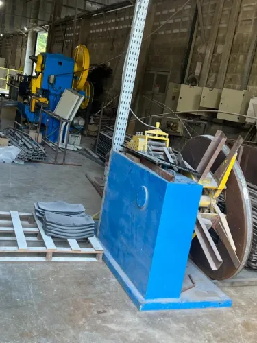 MAQUINAS DE METALURGICA - PRENSA E MATRIZES PARA GONDOLAS