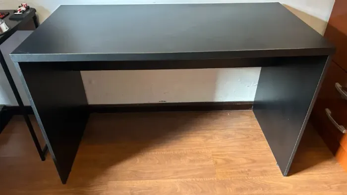 Mesa de escritório - escrivaninha - 120 (C) x 60 (L) x 75 (A)
