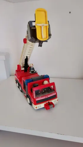 Caminhão bombeiro mais carretinha playmobil - no estado