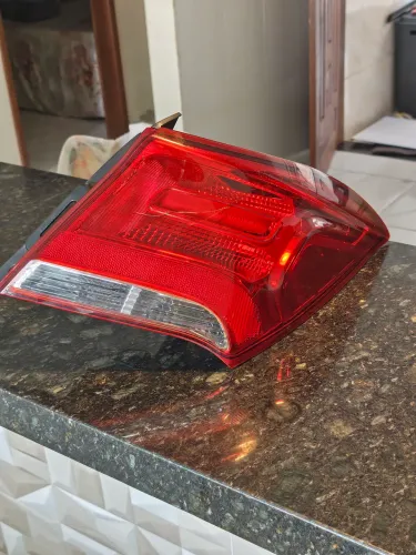 Lanterna traseira direita prisma 2019 lt original