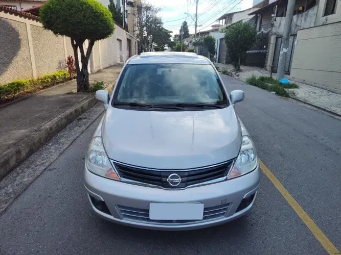 Nissan Tiida SL 1.8 Flex 16V Automático com Teto