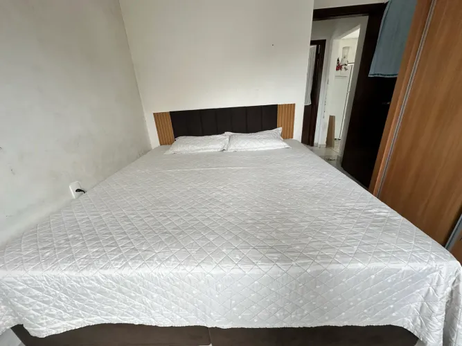 Vende-se cama king size com apenas 1 ano de uso