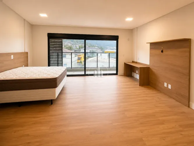 Studio Mobiliado com Sacada no La Spezia - CEN