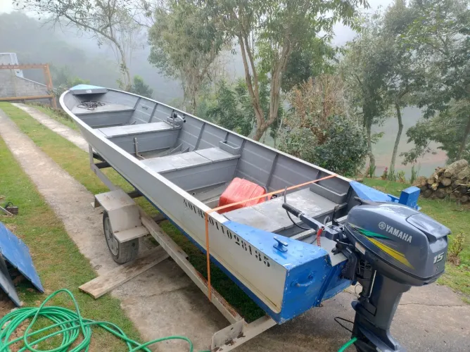 Barco em alumínio