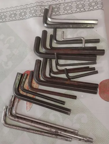 Várias chave de boca e chave além.