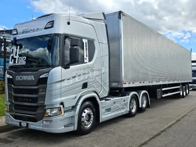 Scania R460 SUPER 6x2 Ano 24 baixo km Baú Guerra Ano 26 0km 30 plt 15.40 x 2.90 Roda Pneus