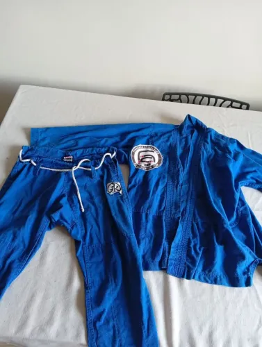 Vendo dois kimono jiu-jitsu keiko para criança até 9 anos. 