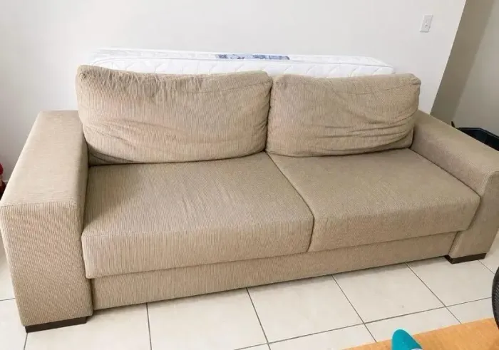 Sofá com três lugares