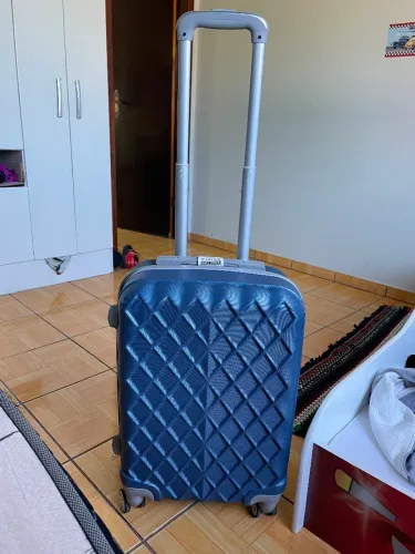 Mala de 15 Kilos usada uma vez com algumas avarias.