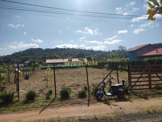 Lote a venda plano de 1000 metros (20x50), Cercado com Eucalipto tratado no Condomínio Esp