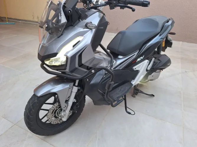Honda ADV150 Prata - IPVA PAGO