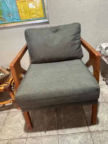poltrona cinza em linho