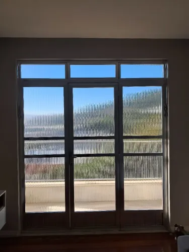 Porta de alumínio 2m X 2m com vidro