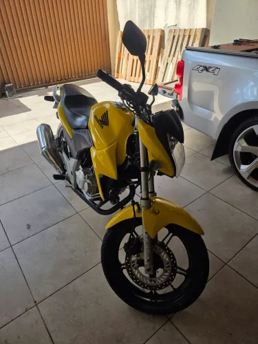 CB 300 Amarela