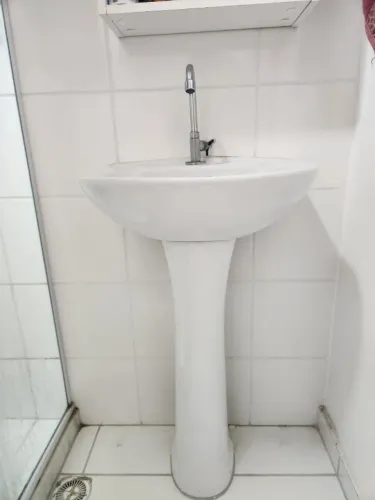 Pia de cerâmica em ótimo estado!