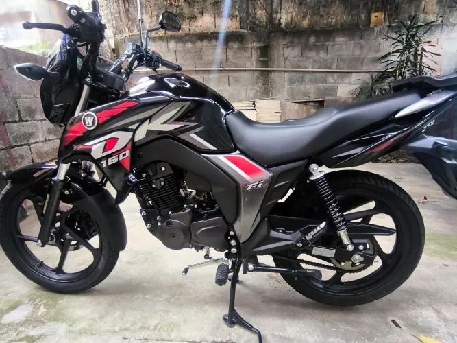 Moto para pessoas exigentes, sem amassados e batidas.