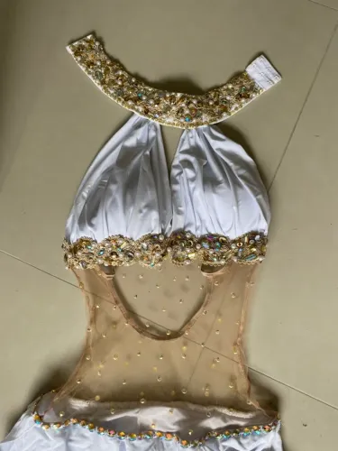 Figurino de Dança do ventre Branco com transparência