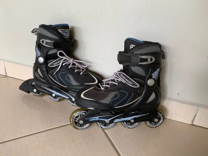 Patins profissional bladerunner preto e azul tamanho 40.5