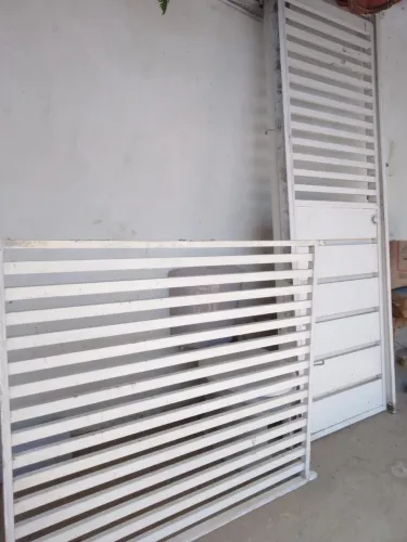 Vende-se portão + grade de janela