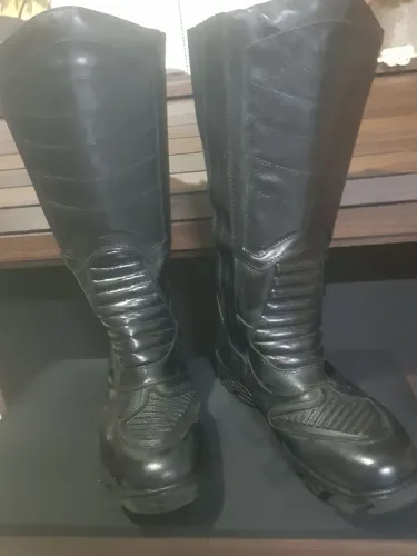 Bota cano longo , Coturno 