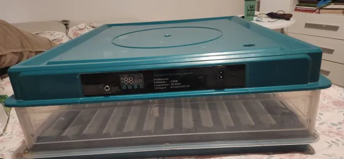 Chocadeira automática 130 ovos, giro automático controle de temperatura e umidade 