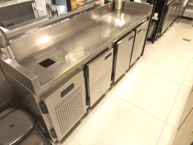 Balcão De Serviços Refrigerado Inox 3 portas - com pequena pista fria