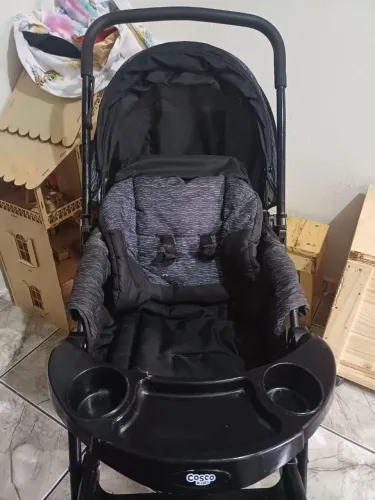Carrinho de bebê Cosco 