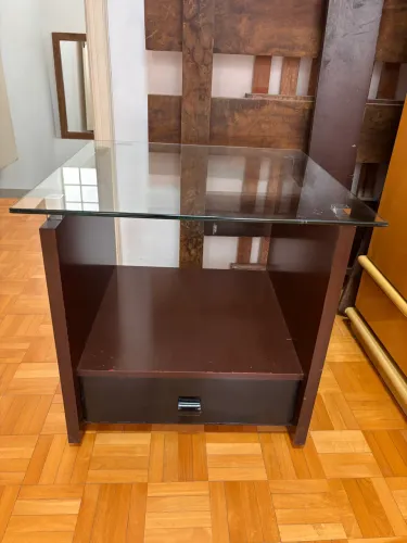 Mesa de cabeceira e apoio