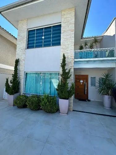 Open House Imóveis vende- Casa no Campo Belo de 4 quartos(3 suítes) à poucos metros de Ita