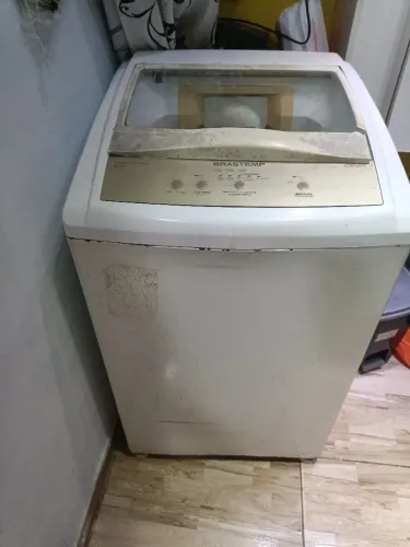 Máquina de lavar Brastemp 6 kg com defeito. Ideal para uso das peças.