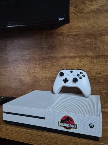 X box one s , 6 jogos e 1 controle
