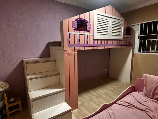Cama suspensa casinha