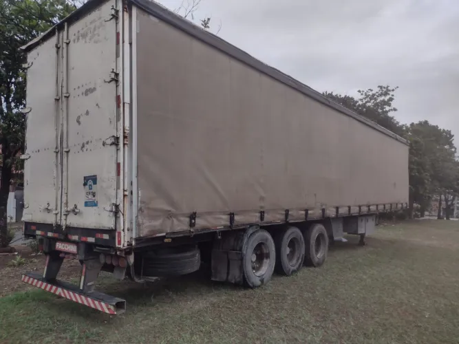 Carreta LS pneumática três eixos Fachini