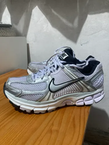 Tênis Nike Zoom Vomero 5