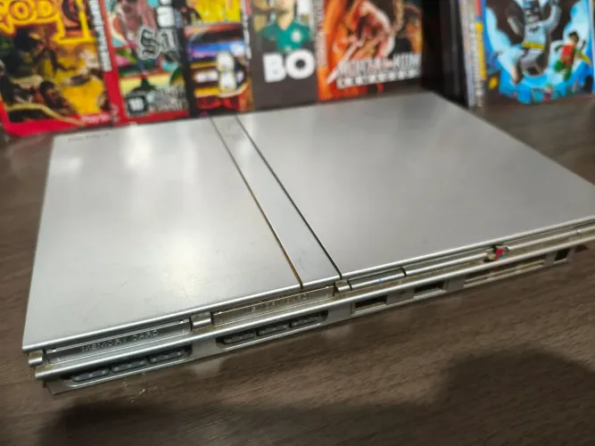 PLAYSTATION 2 PRATA DESBLOQUEADO COM LEITOR FUNCIONANDO PERFEITAMENTE, PS2 BEM CUIDADO