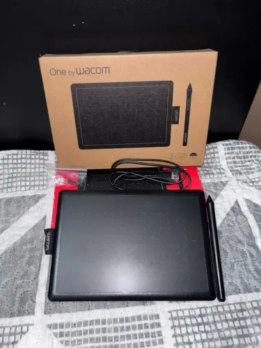 Mesa Digitalizadora One by Wacom + Caneta + Caixa - Completa