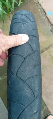 Pneu Michelin dianteiro 