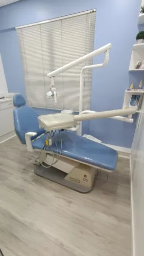 Cadeira Odontológica OdontoMedics com Equipo Acoplado