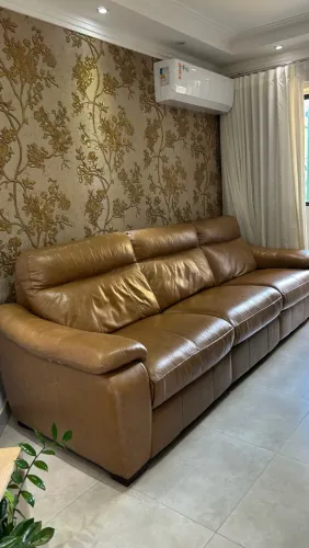 Sofá retrátil Elétrico em Couro Legítimo: Luxo, Conforto e Praticidade para Seu Lar!